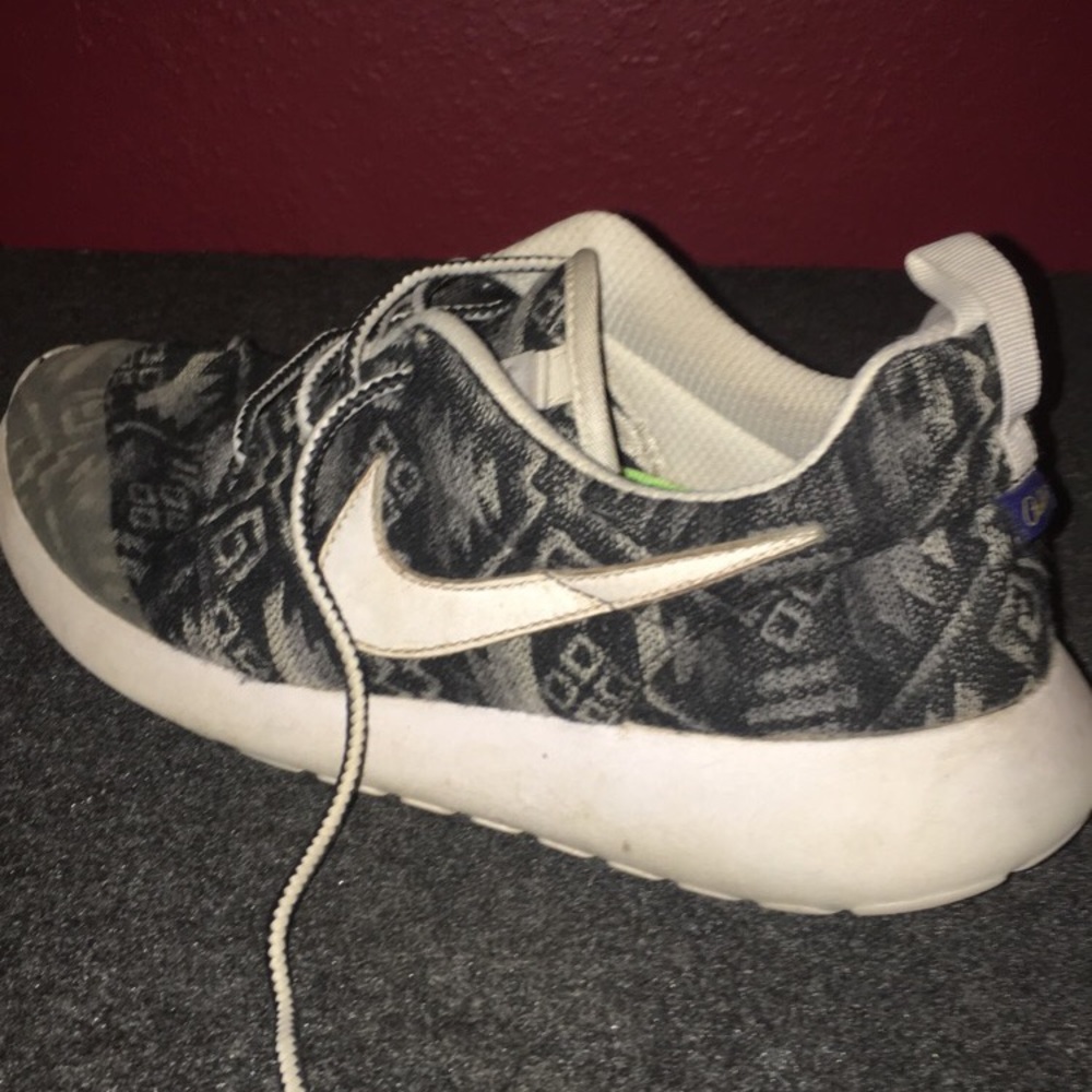 NIKE ROSHE ID